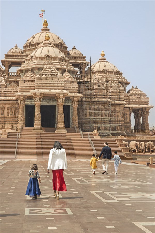 US Vice President JD Vance and family at Swaminarayan Akshardham