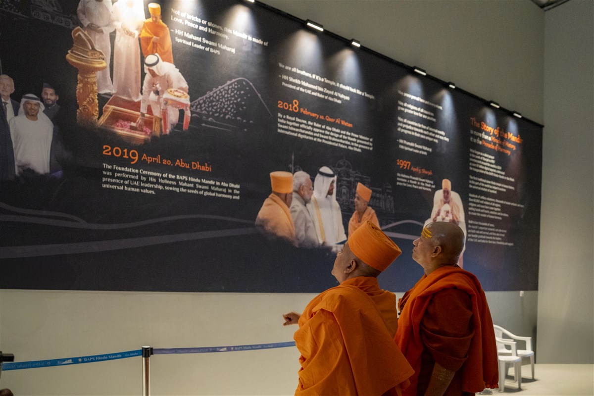 Swami Brahmaviharidas shares the iconic milestones from the Mandir’s journey at the exhibition hall of The Fairy Tale, an immersive show