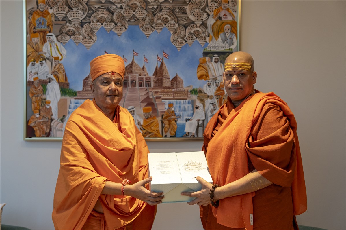 Swami Brahmaviharidas presents a gift box to Swami Kailashanand Giri Ji Maharaj