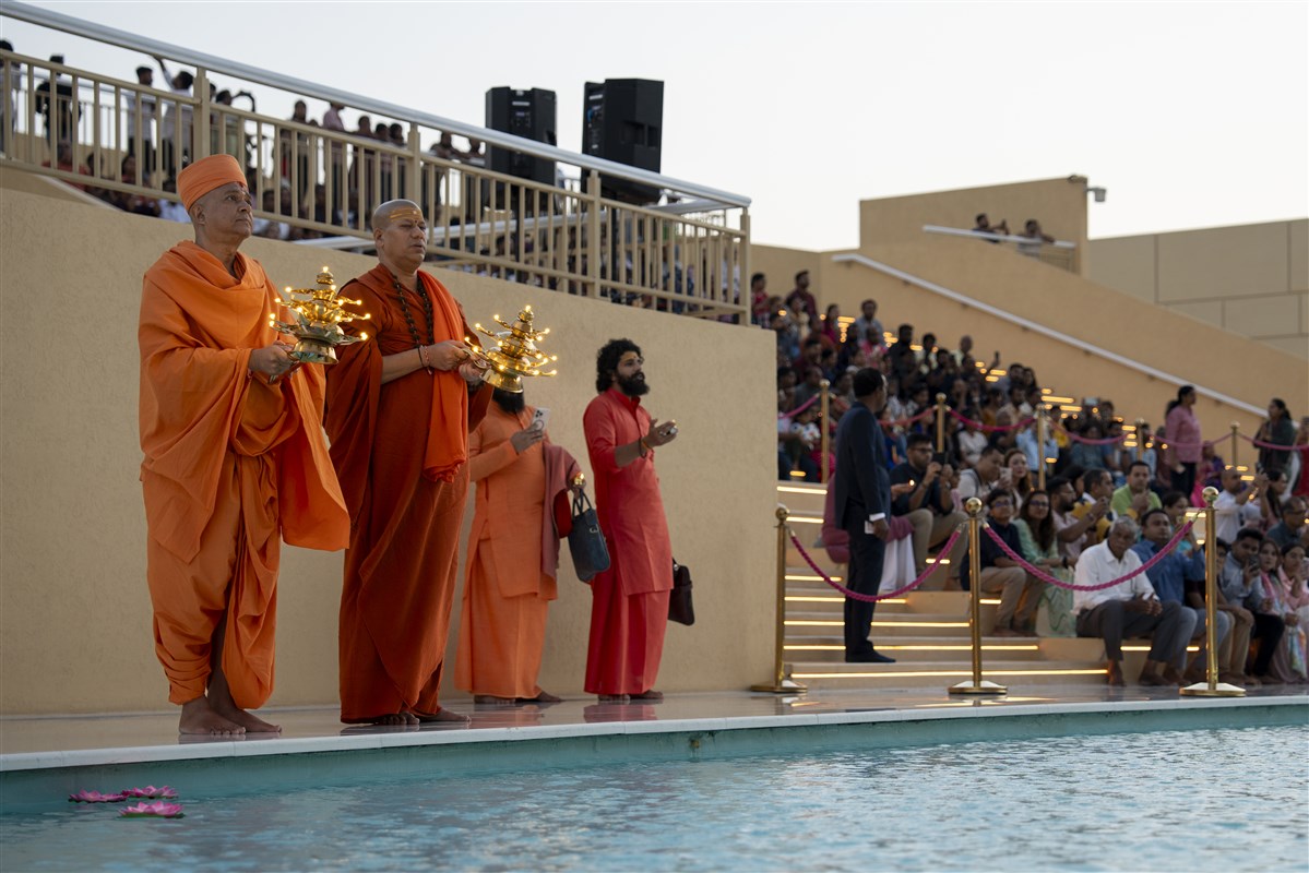 Swami Brahmaviharidas and Swami Kailashanand Giri Ji Maharaj perform the Ganga Aarti at the Swaminarayan Ghat