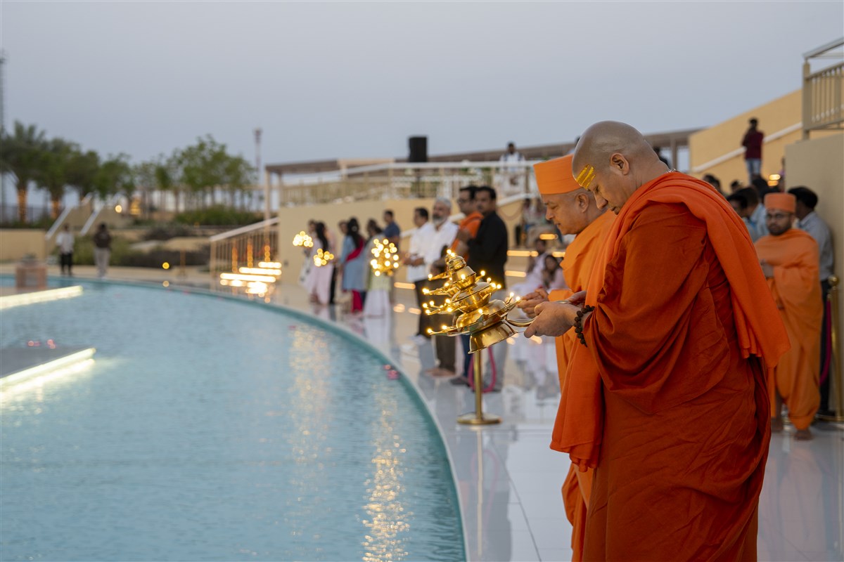 Swami Brahmaviharidas and Swami Kailashanand Giri Ji Maharaj bow to the sacred Ganga as they conclude the Aarti