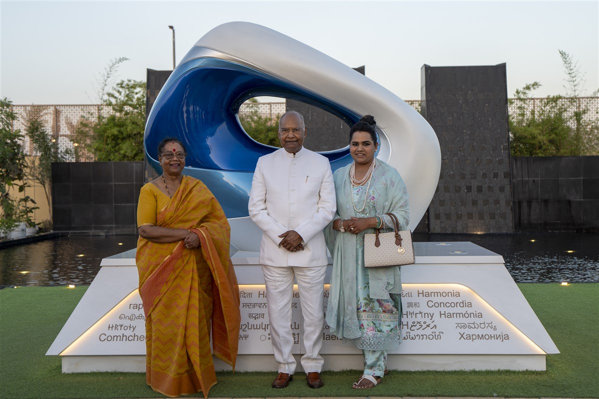 Shri Ram Nath Kovind and his family at the Divine Eye.