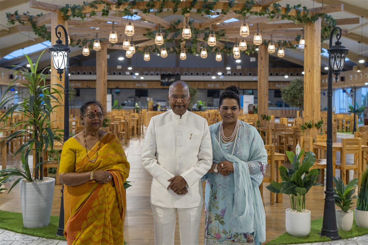  Shri Ram Nath Kovind and his family visit The Orchard - a sattvik food court in the Mandir premises.