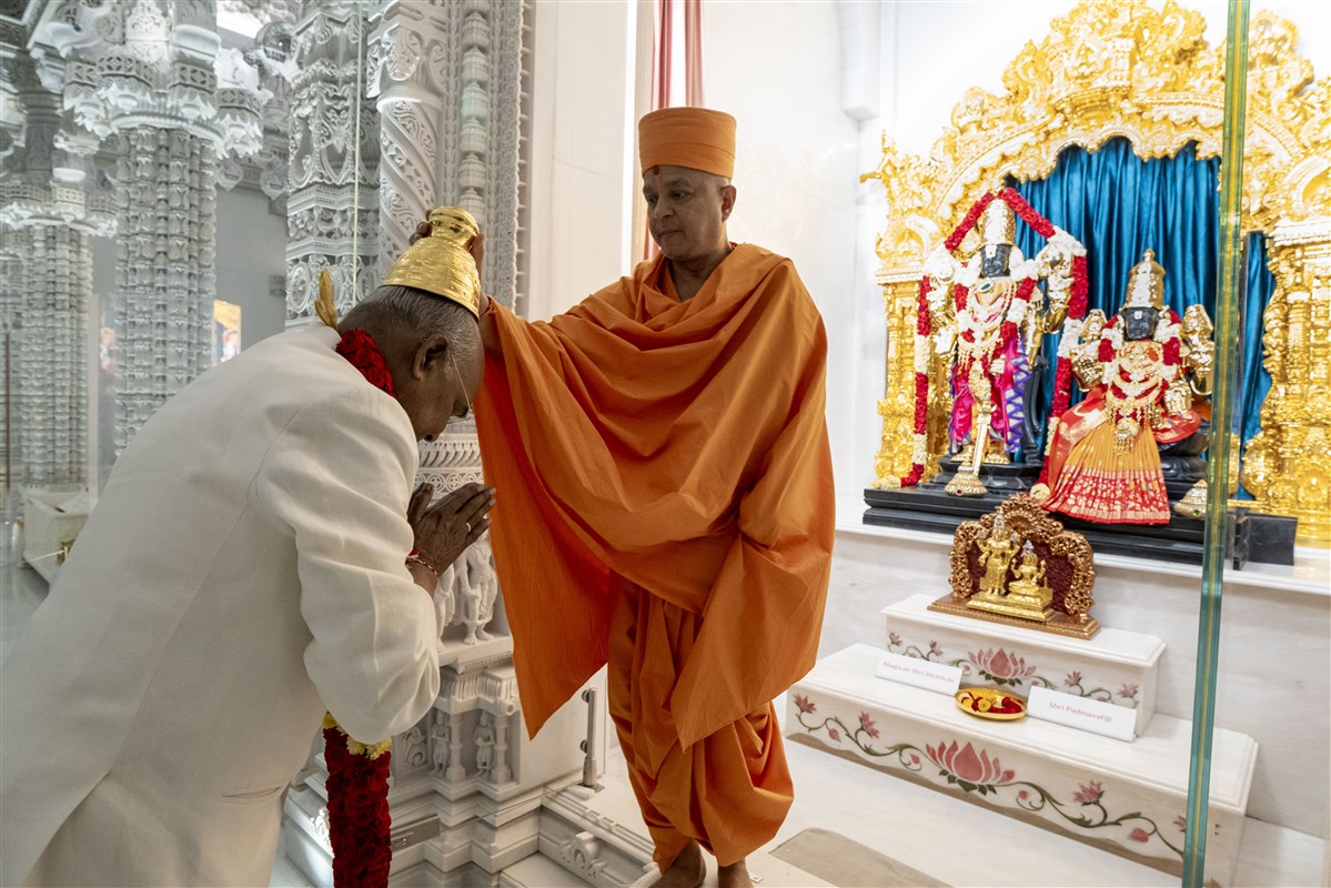 Shri Ram Nath Kovind seeks blessings from Shri Padmavati Balaji.