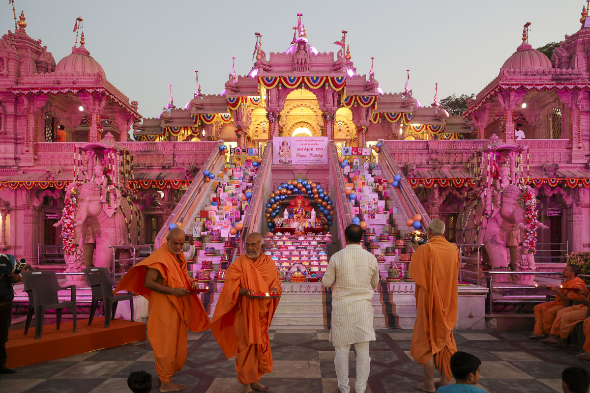 Annakut at Hari Mandir