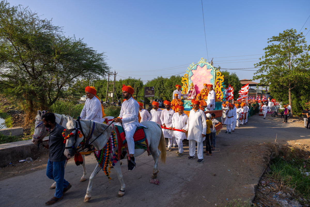 Nagar Yatra in the streets of Kanad