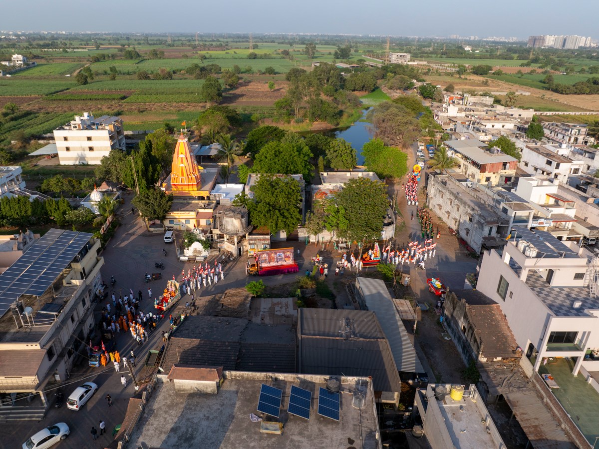 Nagar Yatra in the streets of Kanad