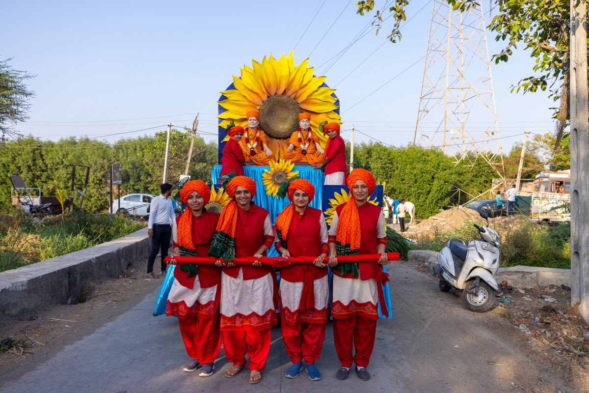 Nagar Yatra in the streets of Kanad
