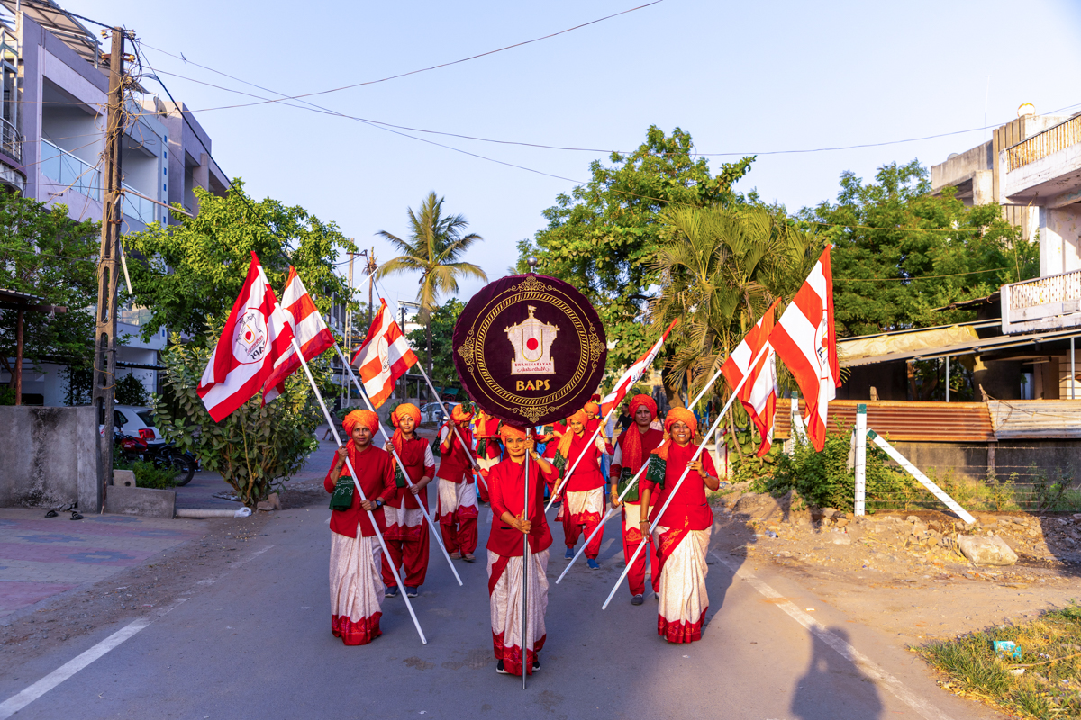 Nagar Yatra in the streets of Kanad