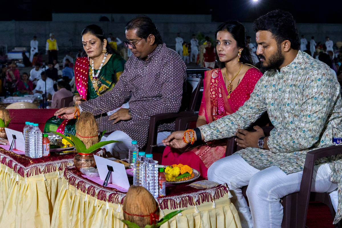Devotees participate in the yagna rituals