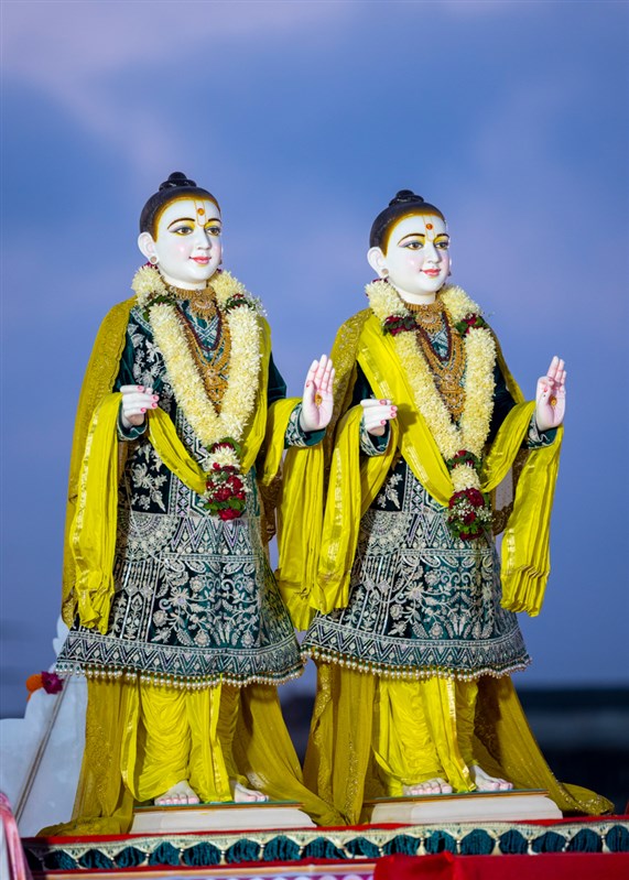 Bhagwan Swaminarayan and Aksharbrahma Gunatitanand Swami Maharaj during the Shri Swaminarayan Mahayag