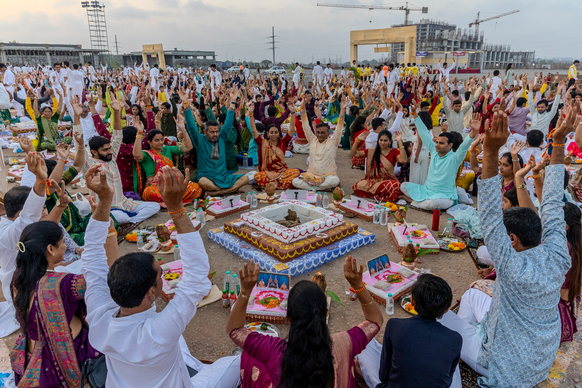 Devotees participate in the yagna rituals