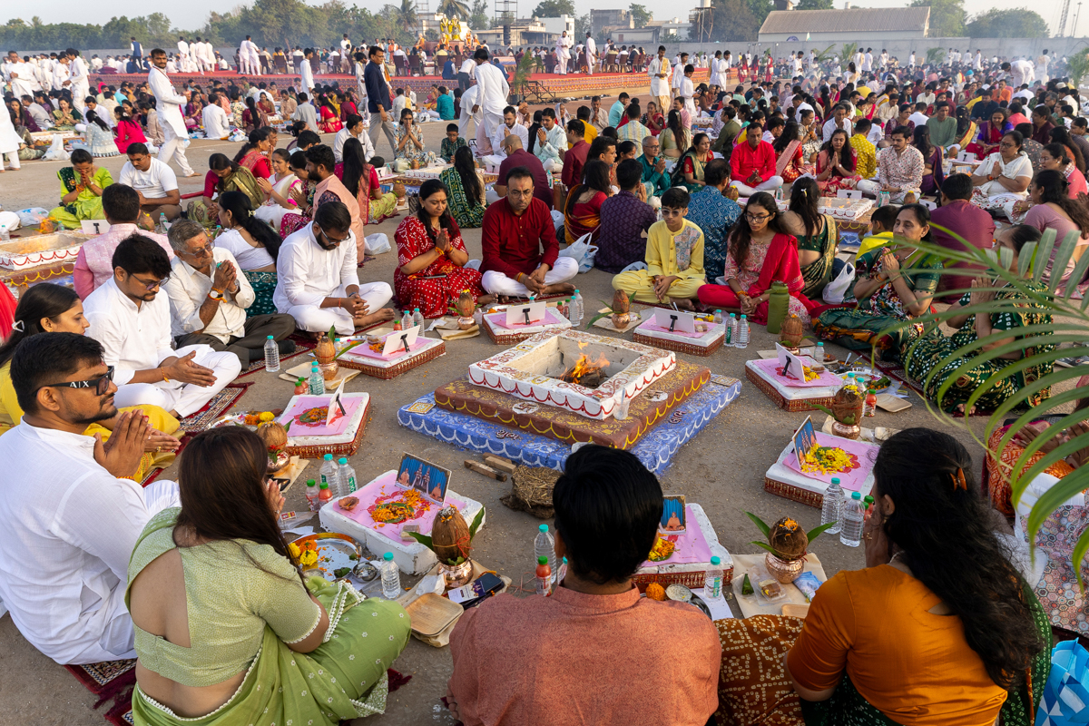 Devotees participate in the yagna rituals