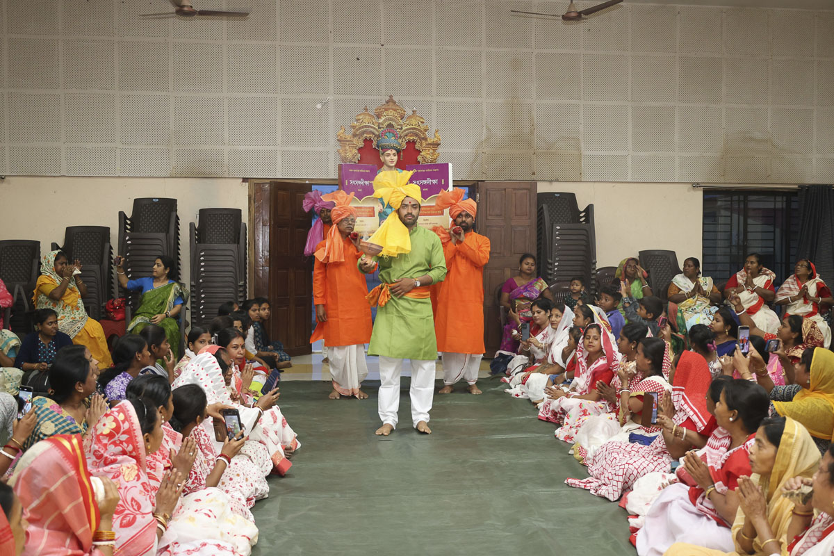 Ghare Ghare Satsang Diksha Homatmak Yagna, Kolkata