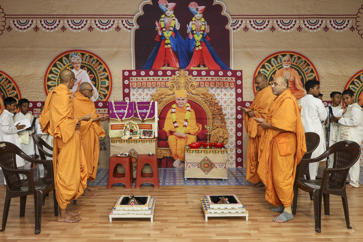 Ghare Ghare Satsang Diksha Homatmak Yagna, Kolkata