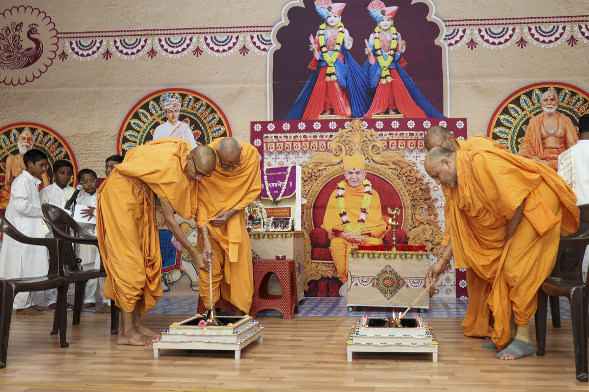 Satsang Diksha Homatmak Yagna