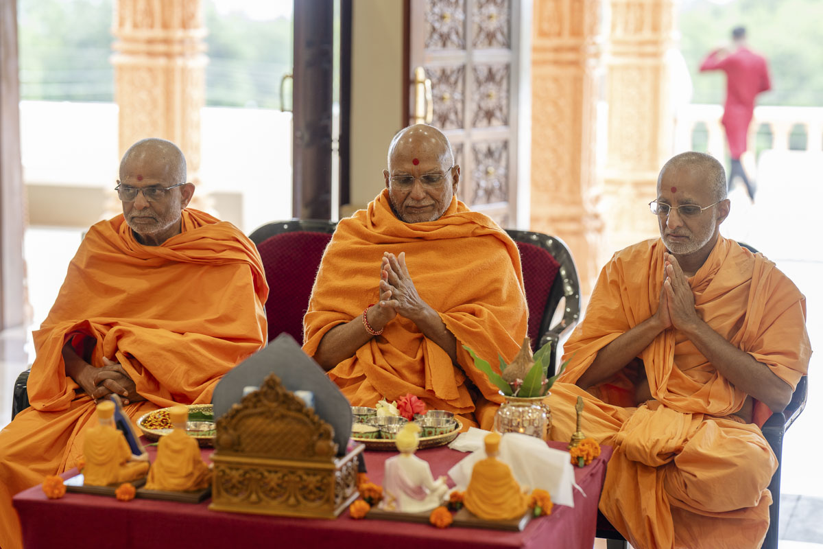 Prasad Pravesh and Homatmak Yagna