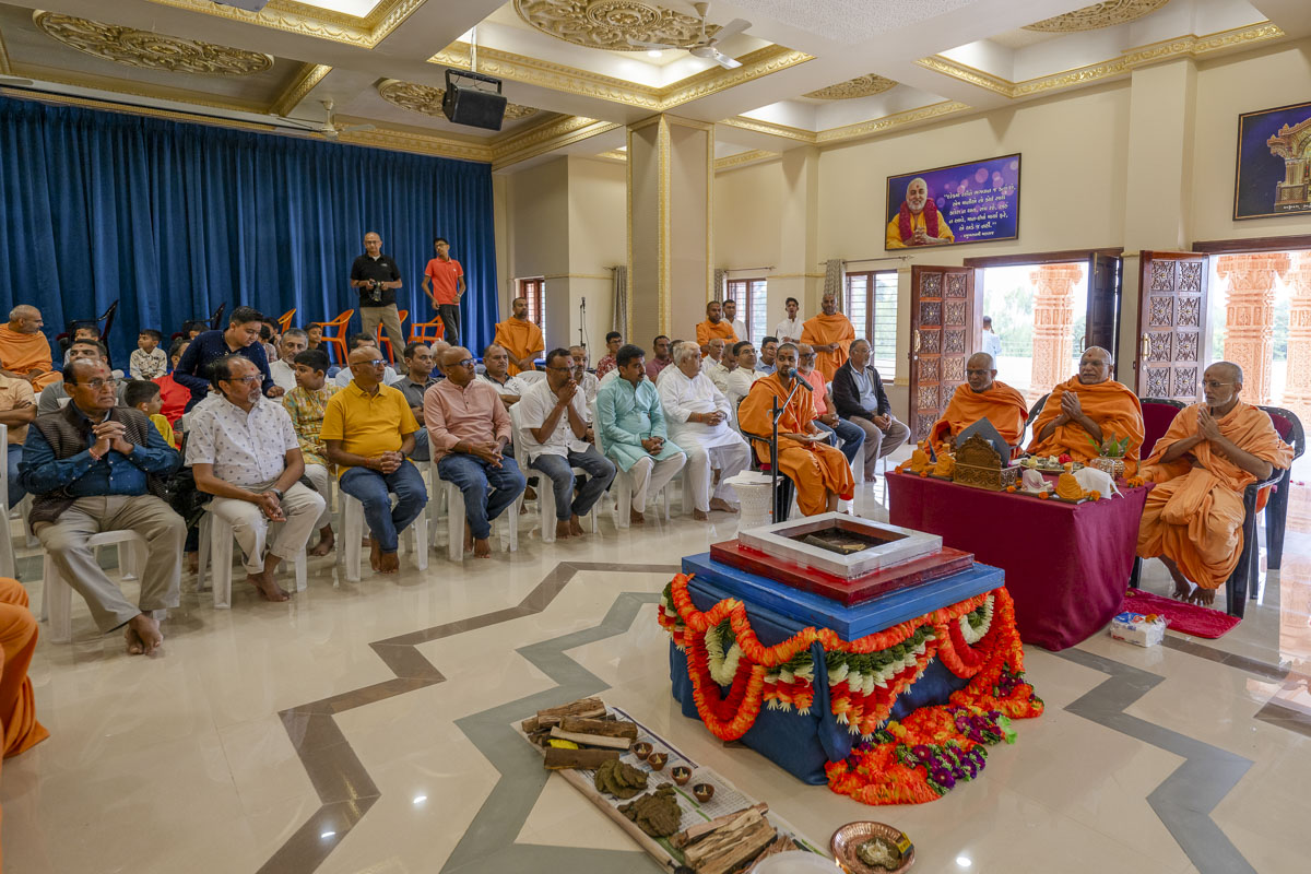 Devotees during the yagna rituals