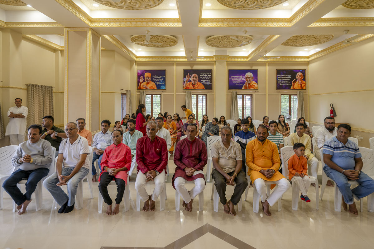 Devotees during the yagna rituals