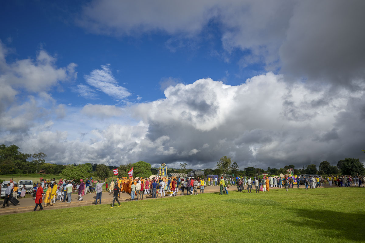 Devotees during the nagar yatra