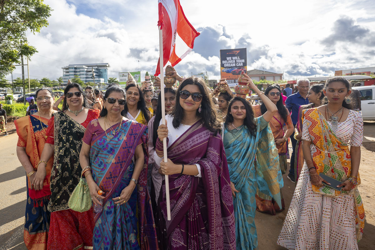 Devotees during the nagar yatra