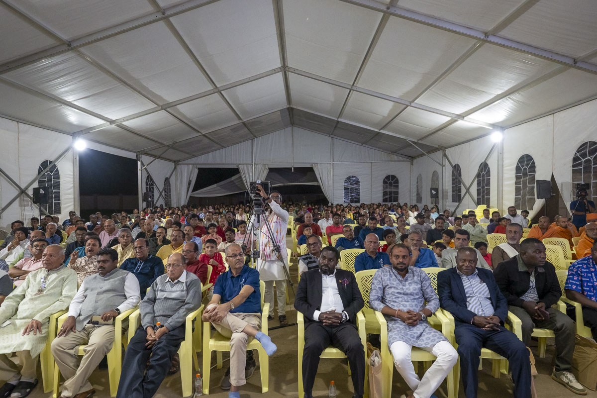 Dignitaries and devotees during the Kirtan Aradhana assembly