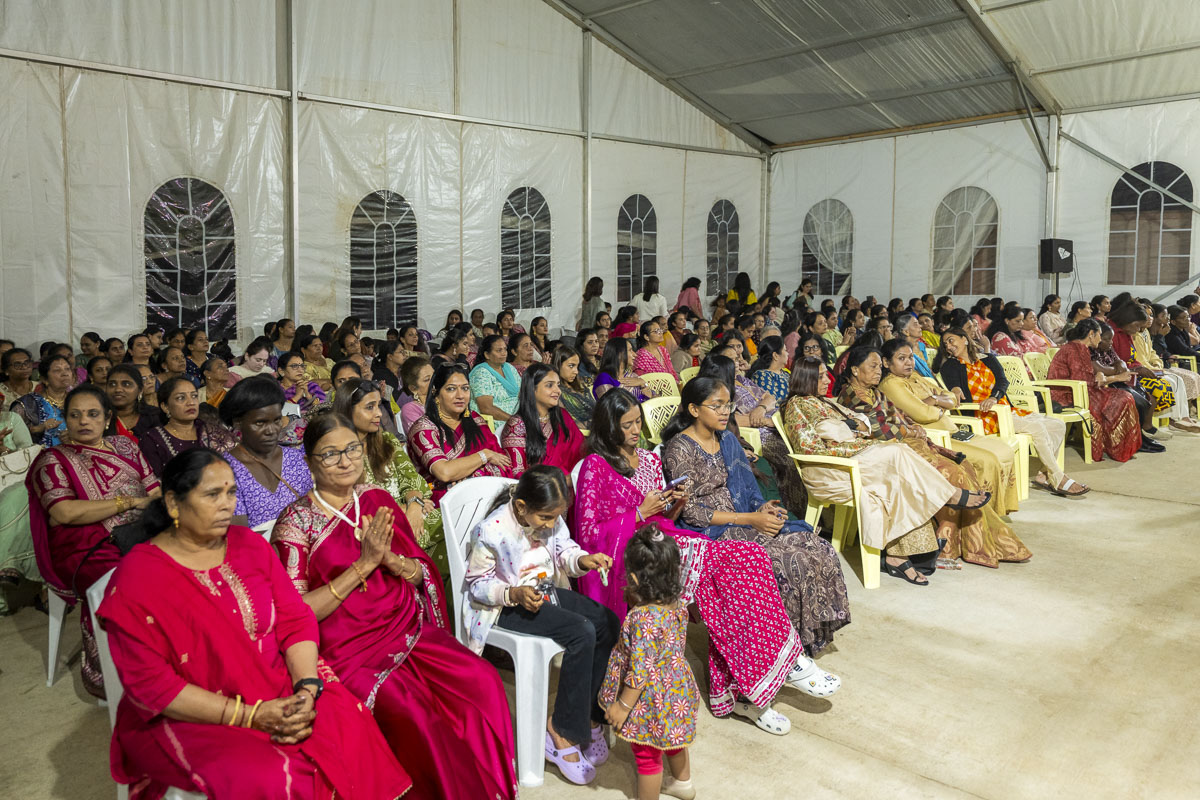Dignitaries and devotees during the Kirtan Aradhana assembly