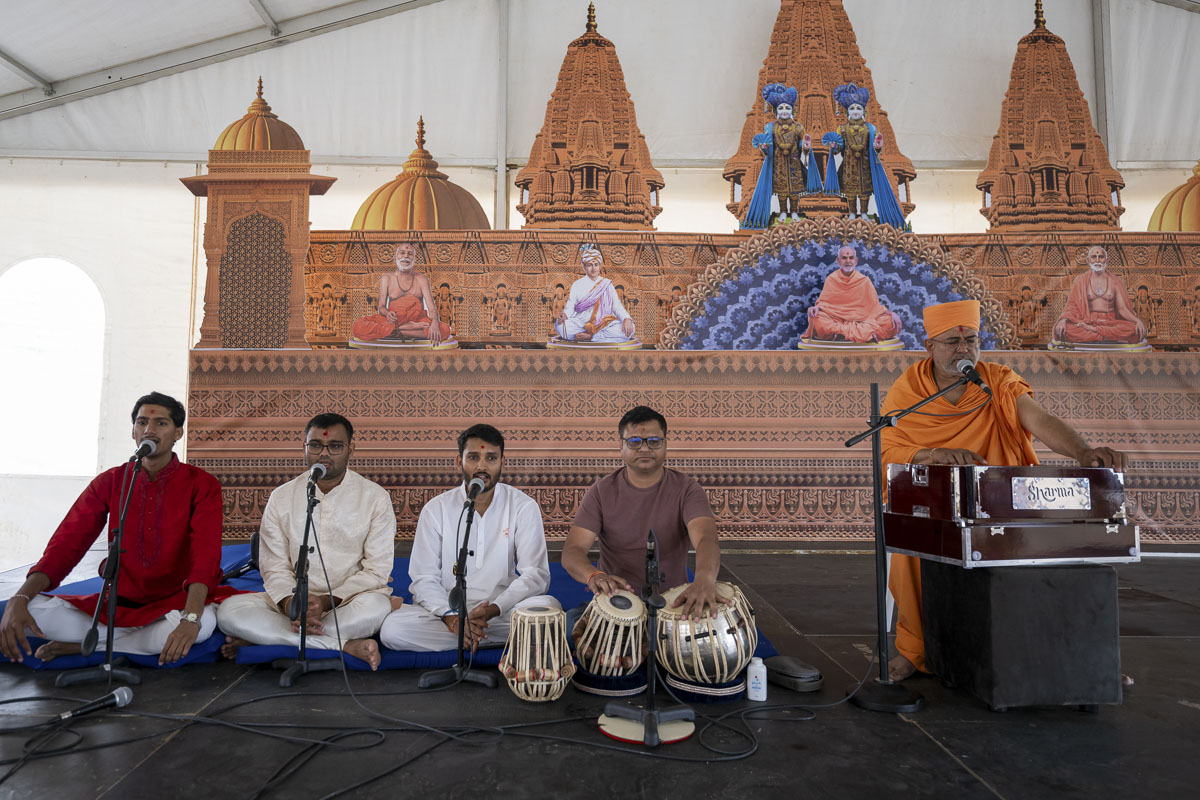 Premvadan Swami and youths sing kirtans in the assembly