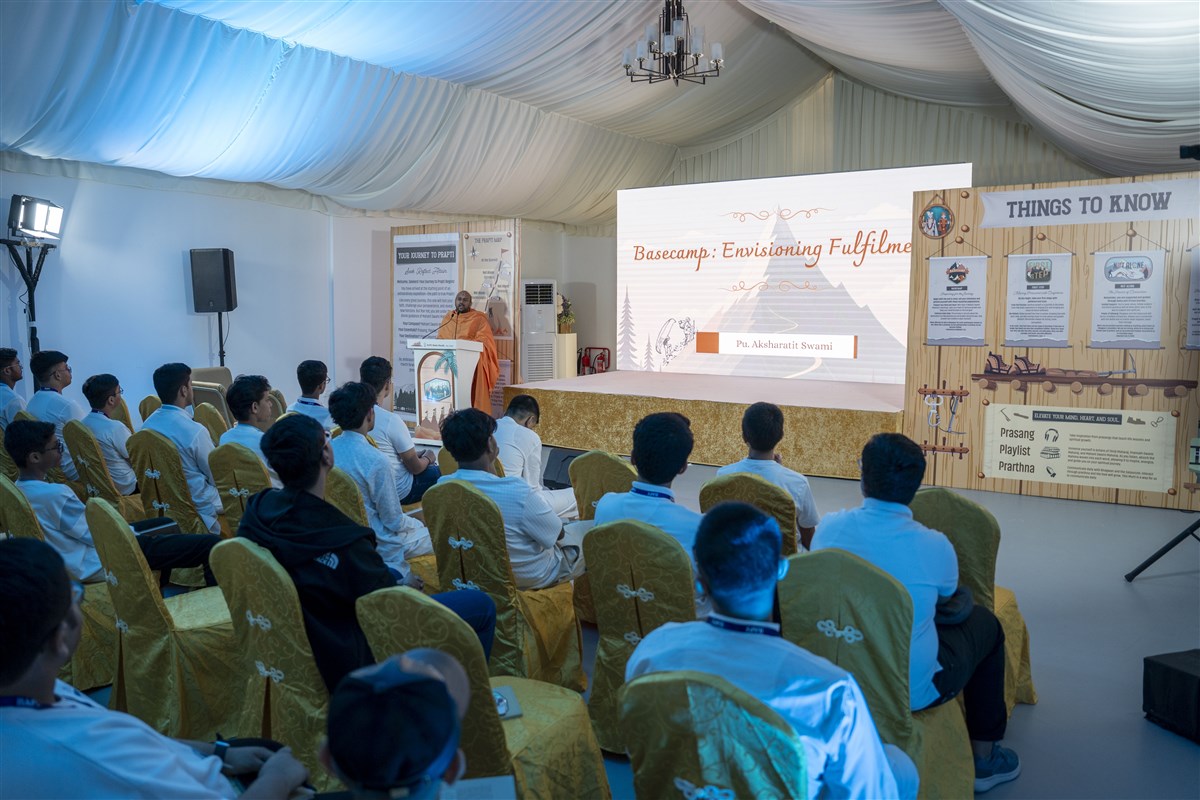 Swami Aksharatitdas commences the Kishore-Kishori Shibir - 'Prapti: The Journey'