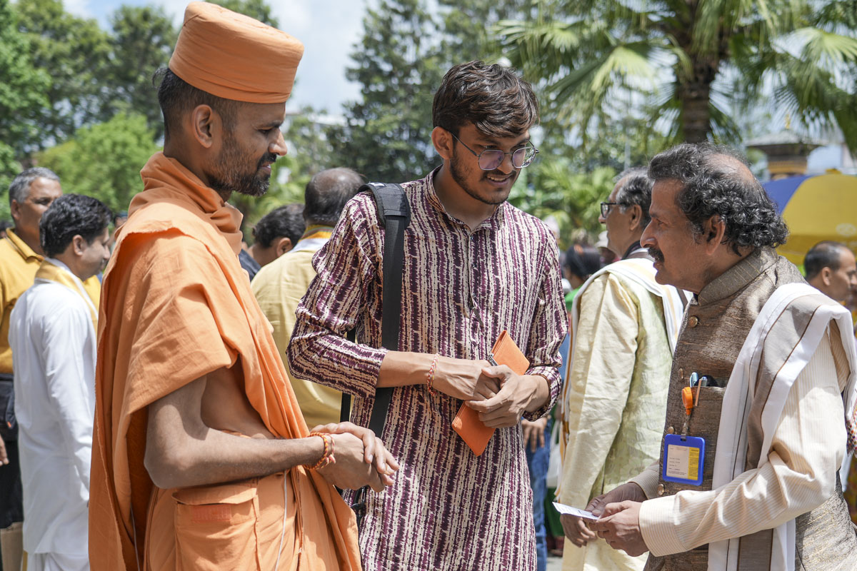 Dr. Gnantrupt Swami in discussion with Prof. G. S. R. Krishna Murthy, Vice-Chancellor of National Sanskrit University, Tirupati