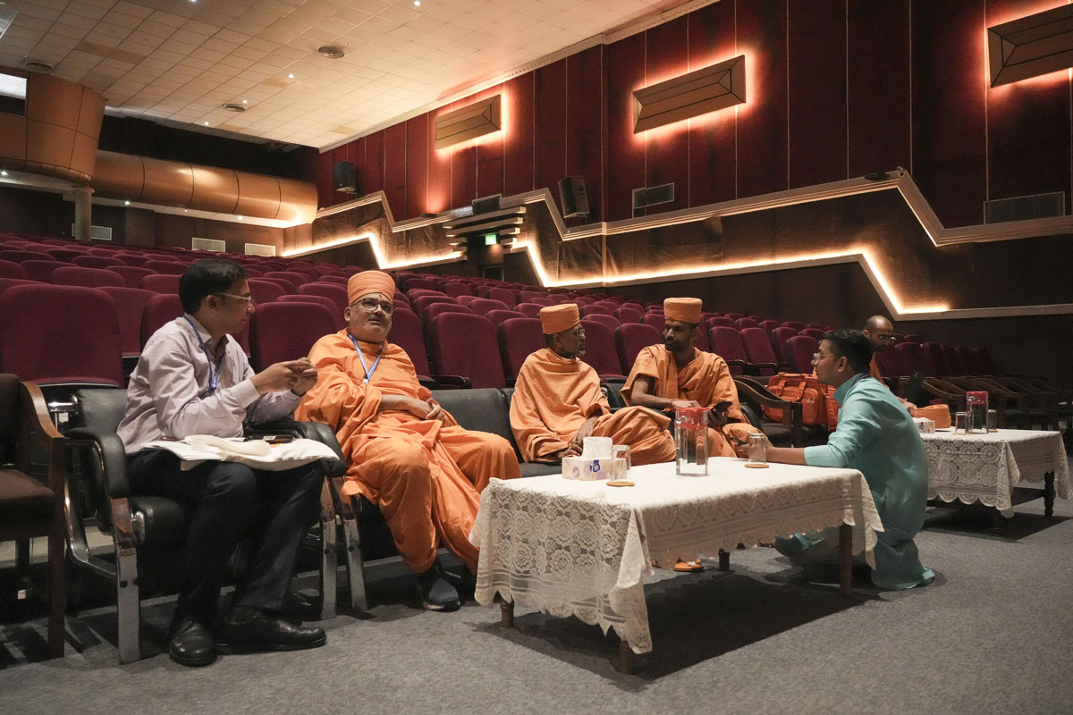 Bhadresh Swami and Dr. Atmatrupt Swami in discussion with renowned Sanskrit scholars from across the globe