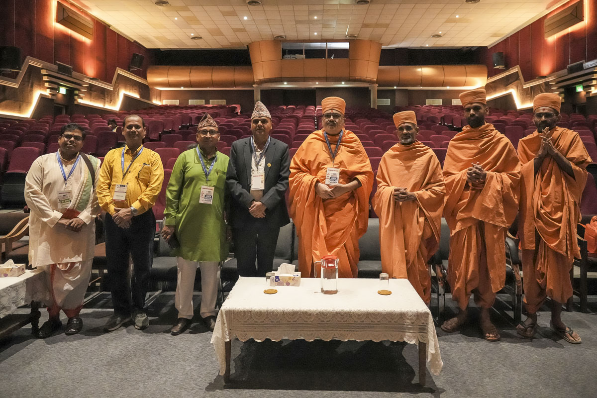 Bhadresh Swami, Dr. Atmatrupt Swami and other swamis alongside Prof. Dhaneshvar Nepal, Vice-Chancellor of the Nepal Sanskrit University