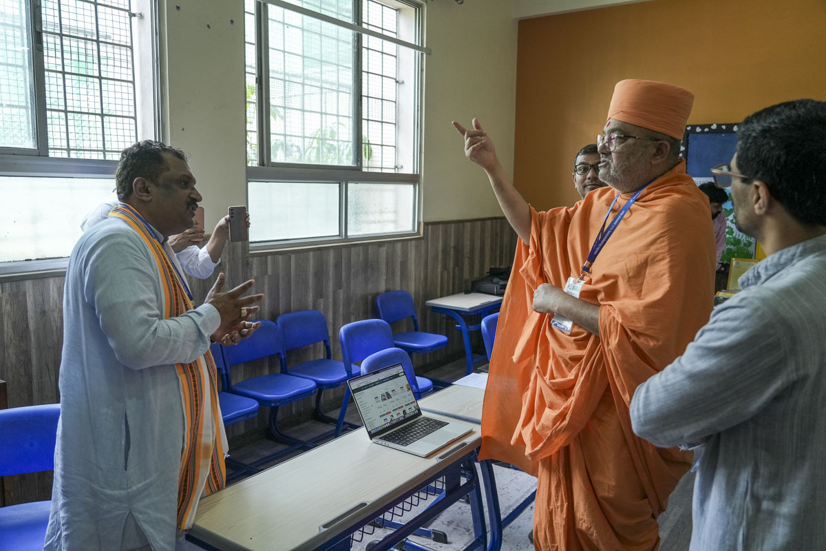 Bhadresh Swami in discussion with Prof. Shrinivasa Varakhedi, Vice-Chancellor of Central Sanskrit University, New Delhi