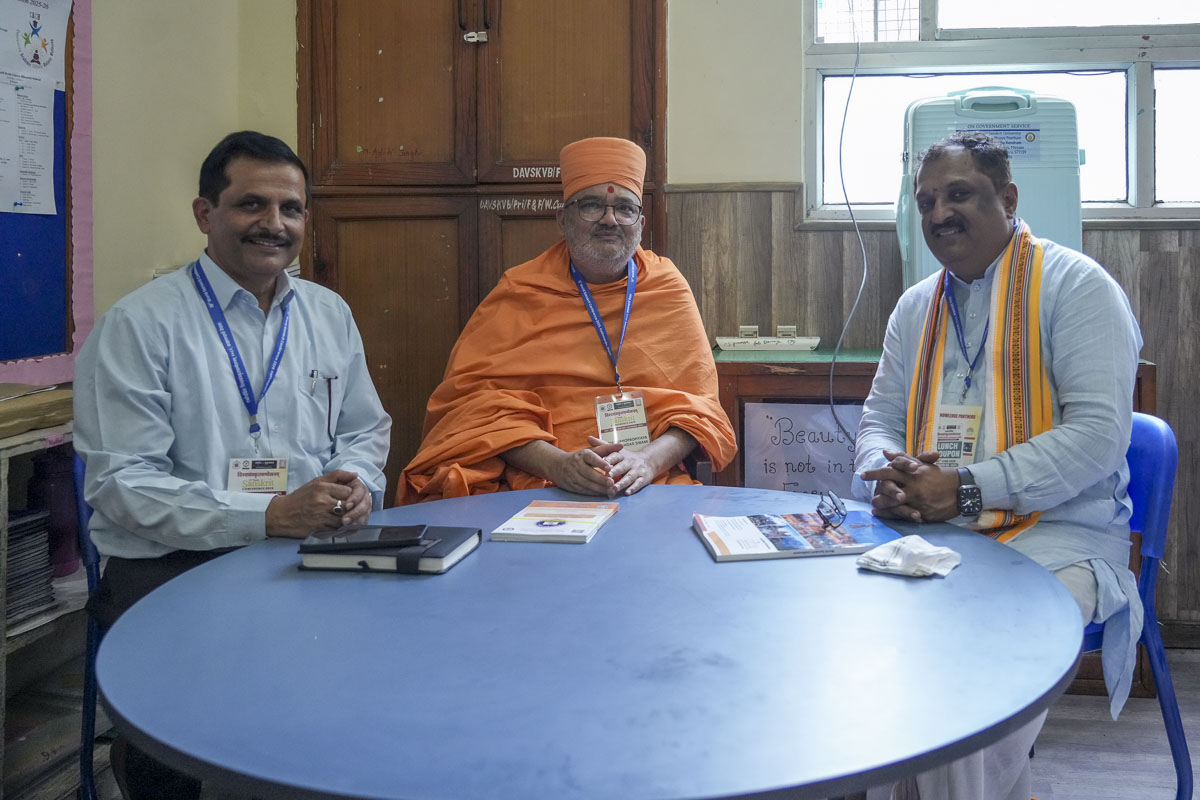 Bhadresh Swami, alongside Prof. Shrinivasa Varakhedi, Vice-Chancellor of Central Sanskrit University, New Delhi, and Prof. Kashinath Nyaupane, Chair of the 19ᵗʰ World Sanskrit Conference