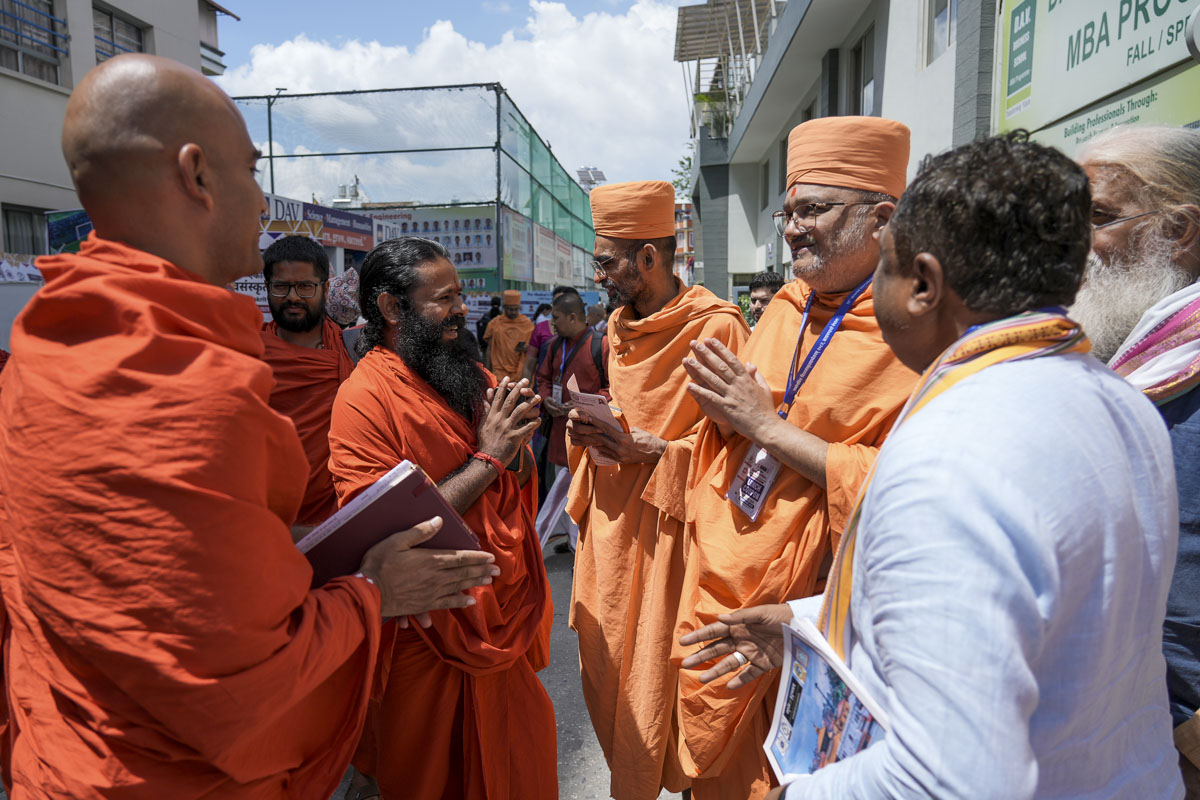 Bhadresh Swami meets renowned Sanskrit scholars from across the globe