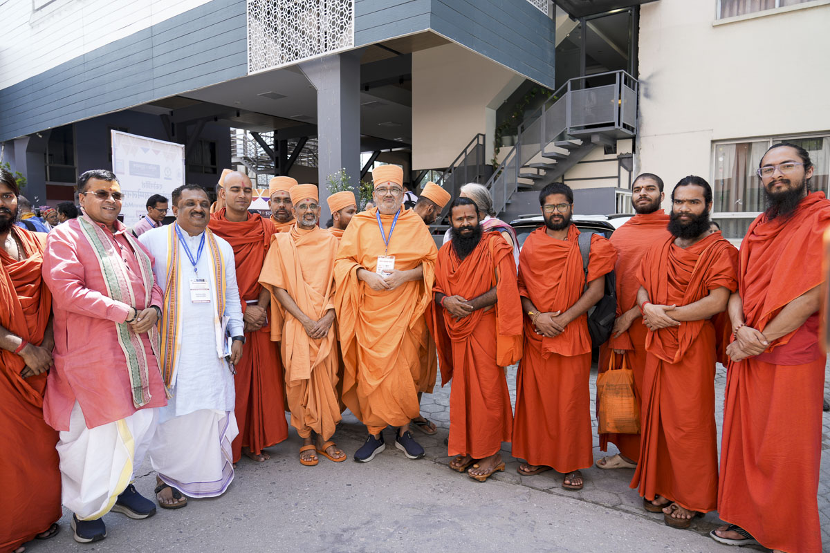 Bhadresh Swami, Dr. Atmatrupt Swami, alongside renowned Sanskrit scholars from across the globe