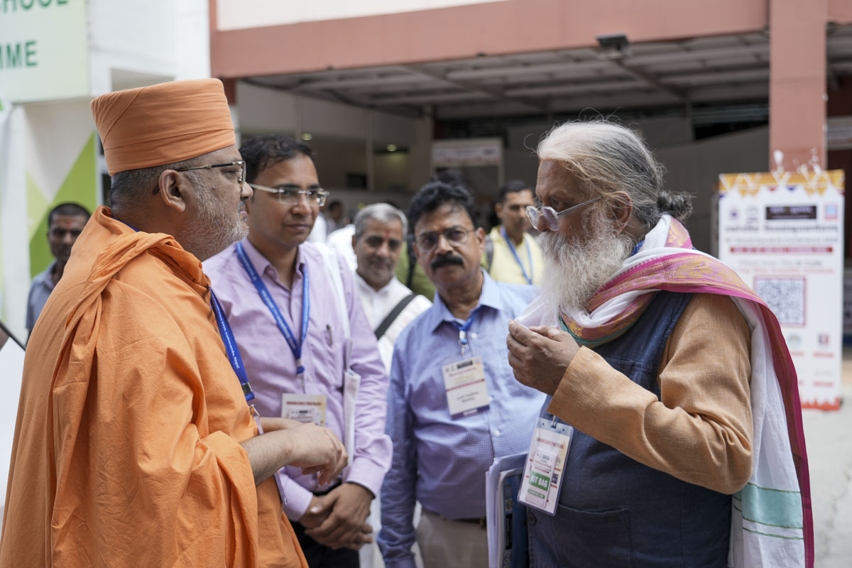 Bhadresh Swami in discussion with Prof. Rani Sadasiva Murty, Vice-Chancellor of Sri Venkateswara Vedic University, Tirupati
