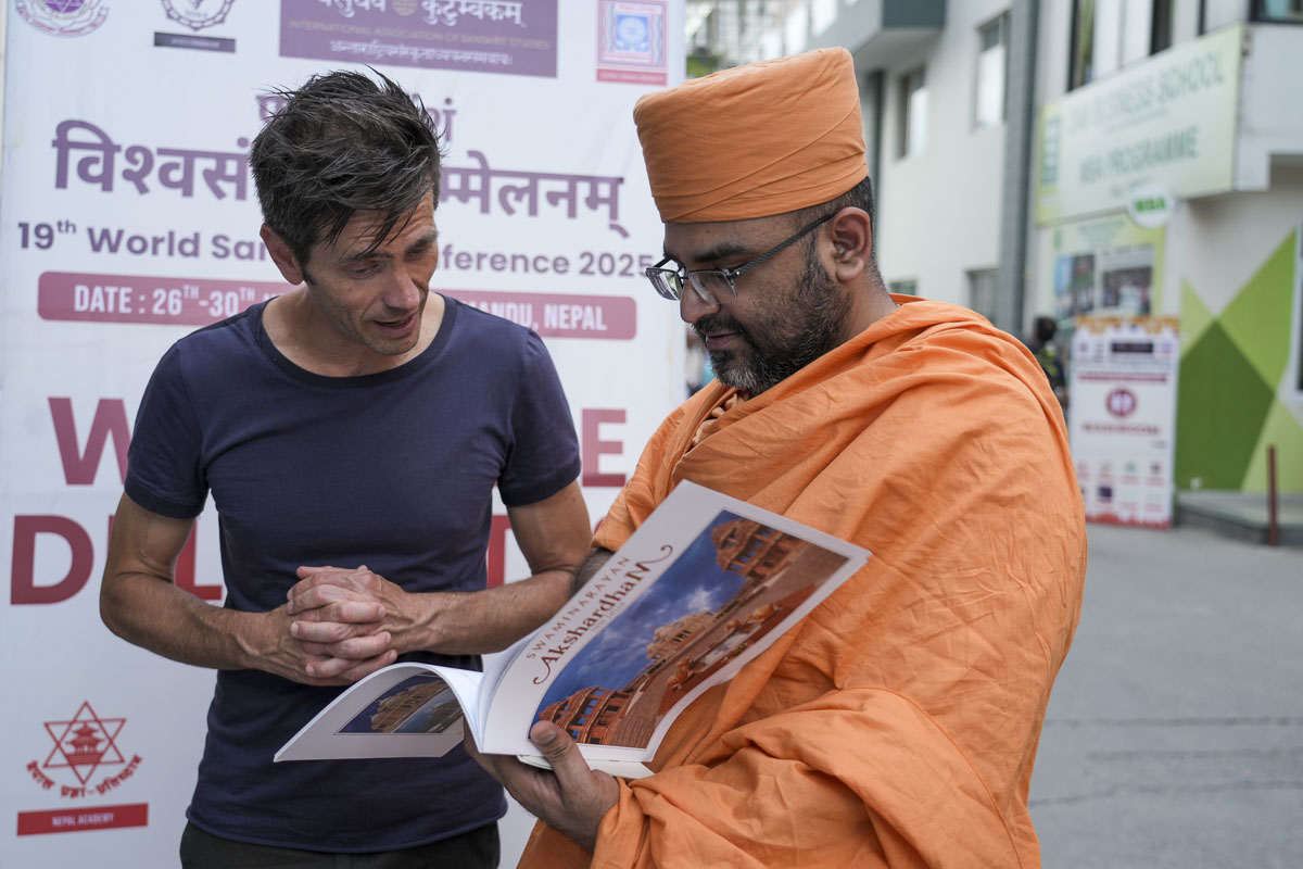 Dr. Aksharanand Swami in discussion with renowned Sanskrit scholars from across the globe
