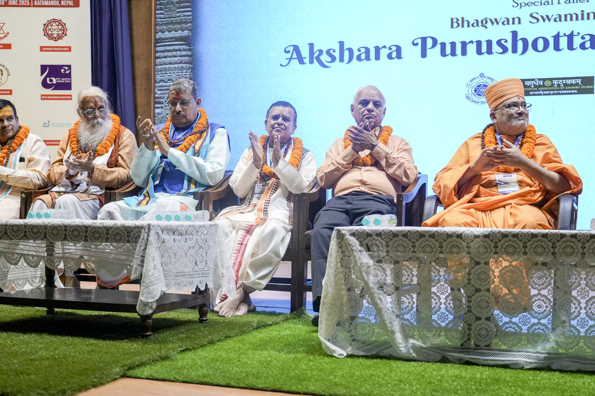 Bhadresh Swami, along with renowned Sanskrit scholars from across the globe, during the special panel on Akshar Purushottam Darshan