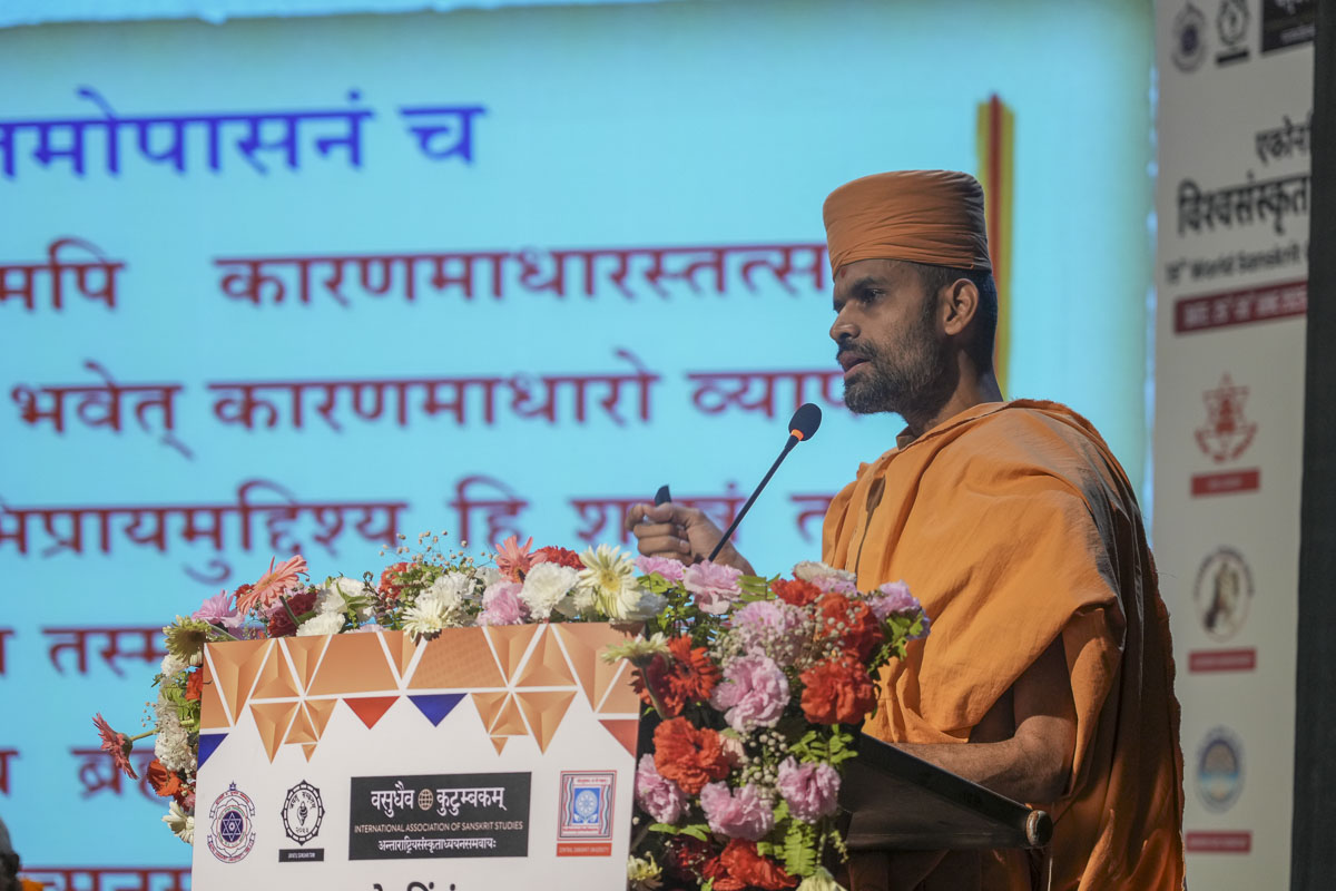 Dr. Gnantrupt Swami, scholar from BAPS Swaminarayan Sanstha, presented a research paper during the special panel on Akshar Purushottam Darshan