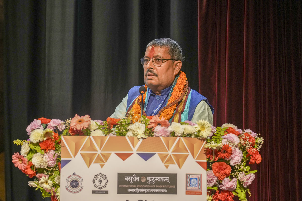 Prof. Hare Ram Tripathi, Vice-Chancellor of Kavikulaguru Kalidas Sanskrit University, Nagpur, addresses the special panel on Akshar Purushottam Darshan