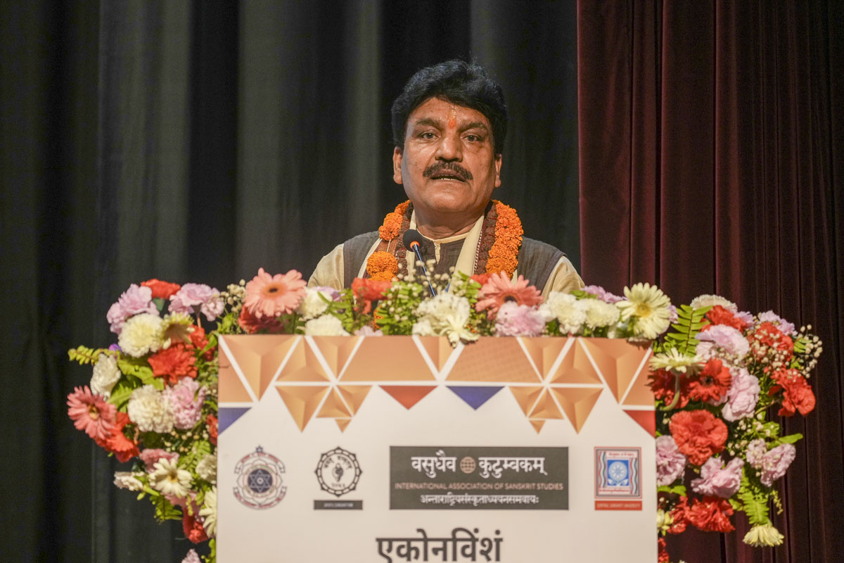 Prof. Murli Manohar Pathak, Vice-Chancellor of Shri Lal Bahadur Shastri National Sanskrit University, New Delhi, addresses the special panel on Akshar Purushottam Darshan