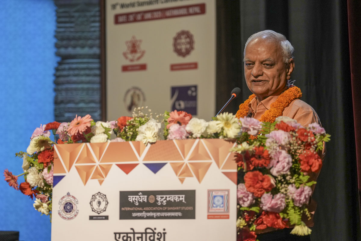Shri Bhagyesh Jha, Chairman of Gujarat Sahitya Academy, a retired IAS officer, addresses the special panel on Akshar Purushottam Darshan
