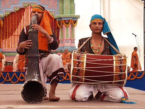Children play traditional instruments 