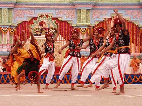 A thrilling tribal dance by trained youths
