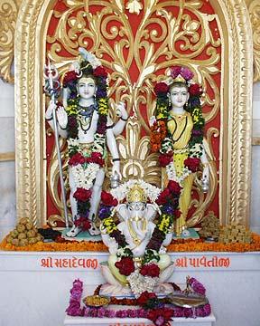 Shri Shiv-Parvatiji with Ganpatiji