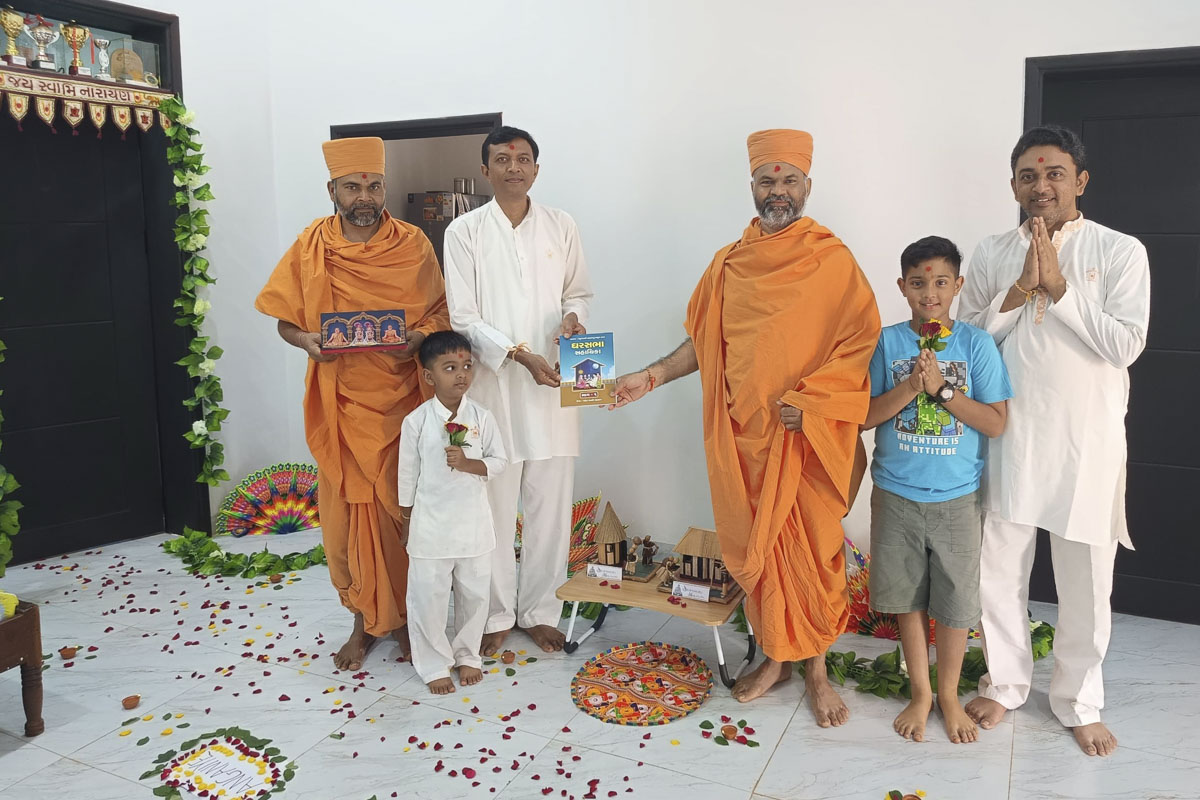 Swami Padharya Mare Anganie
