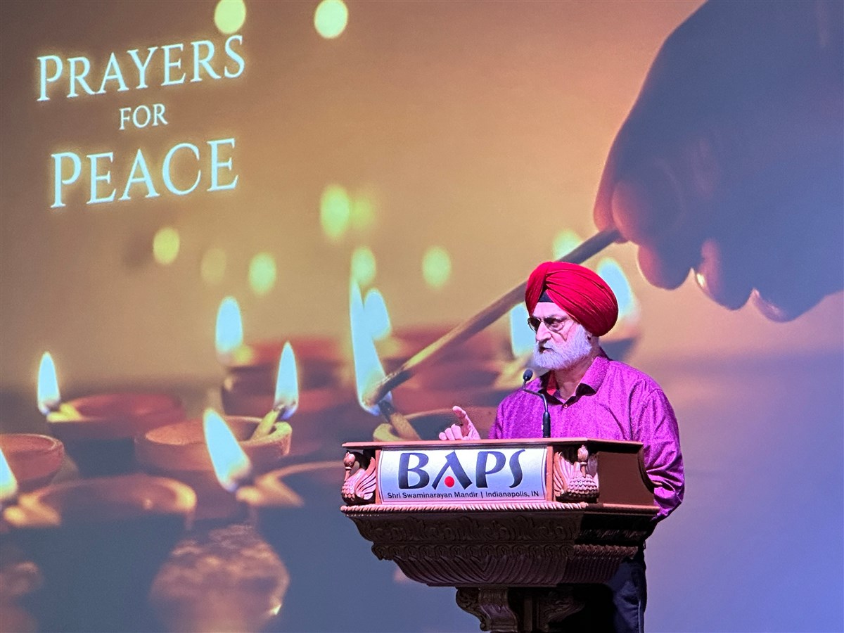 Amarsinghji, Former Minister of Religion and Sikh Priest, addresses the prayer assembly.