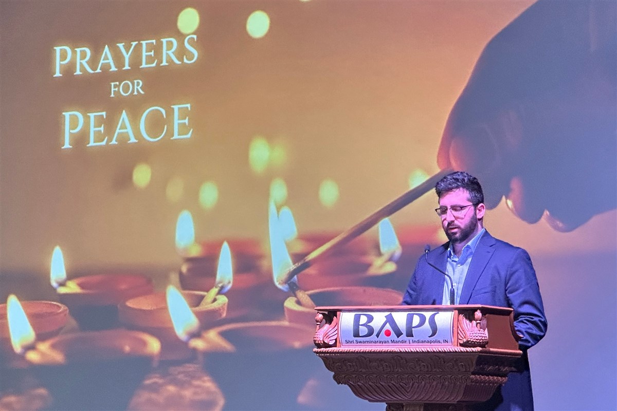 Yaniv Shmukler, Director of Community Engagement at the Indianapolis Jewish Community Relations Council, shares his solidarity during the prayer assembly.