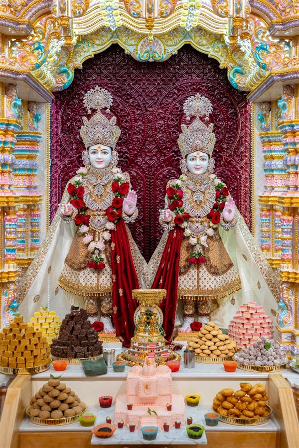 MurtisParabrahma Bhagwan Shri Swaminarayan and Aksharbrahma Shri Gunatitanand Swami